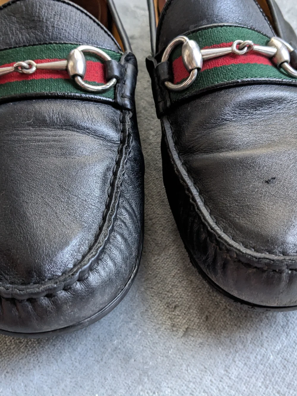 Gucci Men’s Black Leather Horsebit Loafers with Green-Red Web US 9.5